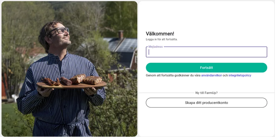 Producent med en bricka charkuteriprodukter, bredvid FarmUps inloggningsskärm.